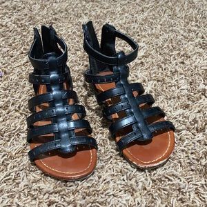 Girls Zip up Sandler size 11.